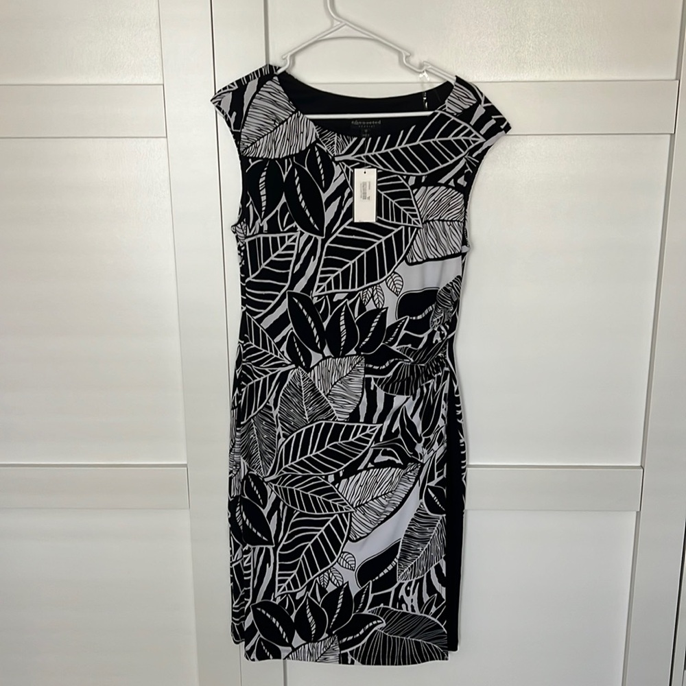 Connected black and white leaves motif side slit with lining cap sleeves